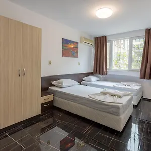 за гости пиротска 39 Homestay Burgas